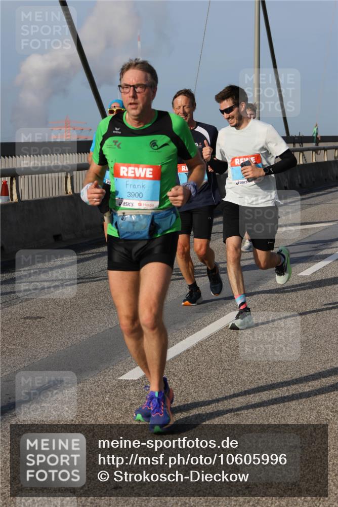 03.10.2026 - Köhlbrandbrückenlauf Strokosch-Dieckow http://msf.ph/oto/10605996 03.10.2026 09:44:27 Position 2 3900 meine-sportfotos.de