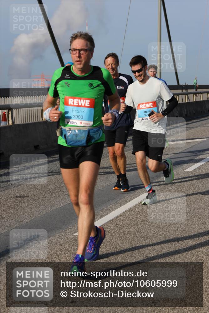 03.10.2026 - Köhlbrandbrückenlauf Strokosch-Dieckow http://msf.ph/oto/10605999 03.10.2026 09:44:27 Position 2 3900, 888, 379 meine-sportfotos.de
