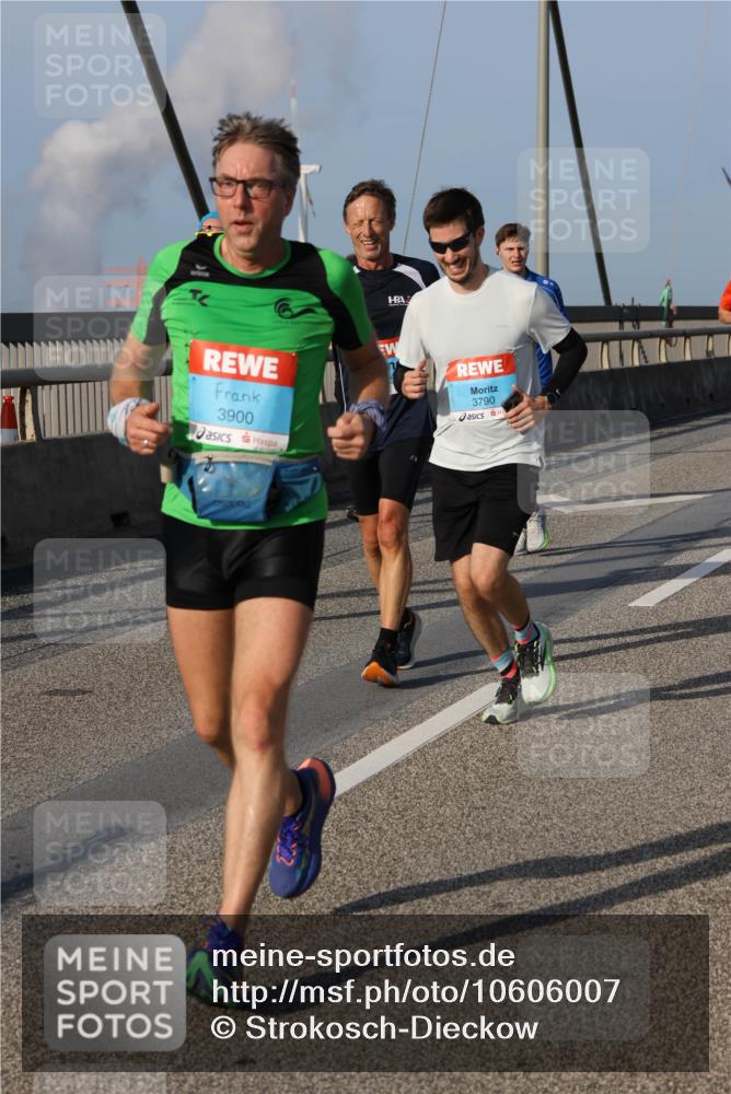 03.10.2026 - Köhlbrandbrückenlauf Strokosch-Dieckow http://msf.ph/oto/10606007 03.10.2026 09:44:27 Position 2 3900, 3790 meine-sportfotos.de
