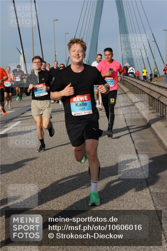 03.10.2026 - Köhlbrandbrückenlauf Strokosch-Dieckow http://msf.ph/oto/10606016 03.10.2026 09:44:29 Position 2 1028, 1031, 1, 940, 13 meine-sportfotos.de