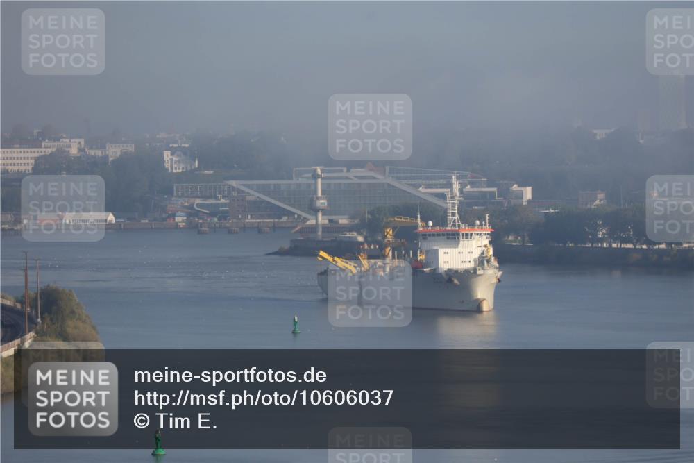 03.10.2026 - Köhlbrandbrückenlauf Tim E. http://msf.ph/oto/10606037 03.10.2026 09:08:25 Position 1  meine-sportfotos.de