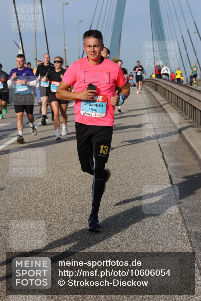 03.10.2026 - Köhlbrandbrückenlauf Strokosch-Dieckow http://msf.ph/oto/10606054 03.10.2026 09:44:30 Position 2 1940, 13 meine-sportfotos.de