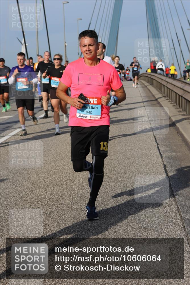 03.10.2026 - Köhlbrandbrückenlauf Strokosch-Dieckow http://msf.ph/oto/10606064 03.10.2026 09:44:31 Position 2 1940, 13 meine-sportfotos.de