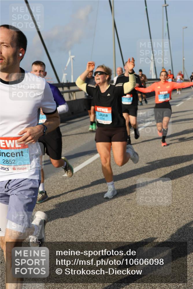 03.10.2026 - Köhlbrandbrückenlauf Strokosch-Dieckow http://msf.ph/oto/10606098 03.10.2026 09:44:33 Position 2 2852, 2296 meine-sportfotos.de