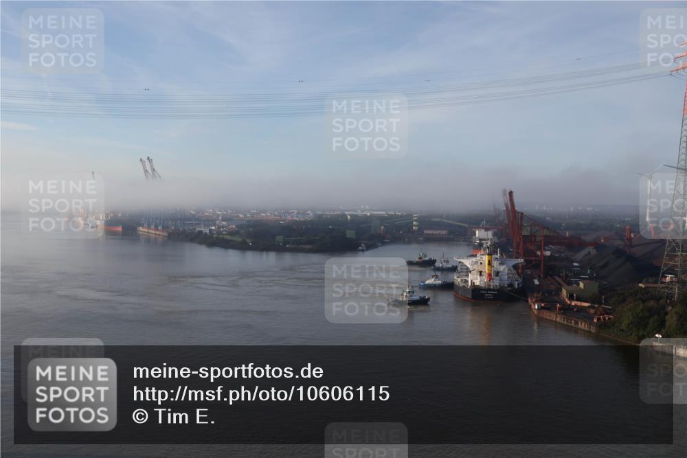 03.10.2026 - Köhlbrandbrückenlauf Tim E. http://msf.ph/oto/10606115 03.10.2026 09:10:44 Position 1  meine-sportfotos.de