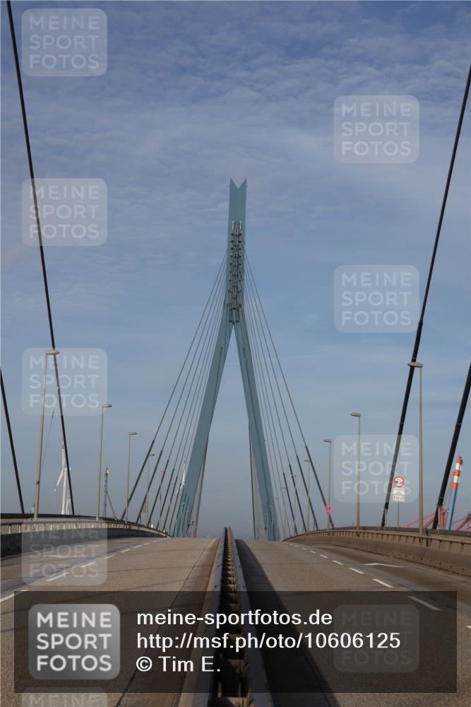 03.10.2026 - Köhlbrandbrückenlauf Tim E. http://msf.ph/oto/10606125 03.10.2026 09:11:05 Position 1  meine-sportfotos.de