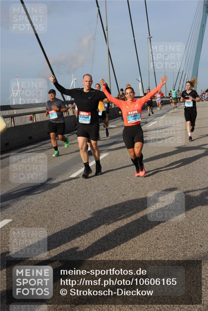 03.10.2026 - Köhlbrandbrückenlauf Strokosch-Dieckow http://msf.ph/oto/10606165 03.10.2026 09:44:35 Position 2 2601, 2602 meine-sportfotos.de