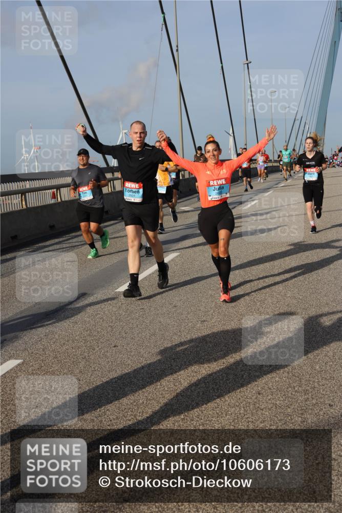 03.10.2026 - Köhlbrandbrückenlauf Strokosch-Dieckow http://msf.ph/oto/10606173 03.10.2026 09:44:35 Position 2 2601, 2602 meine-sportfotos.de