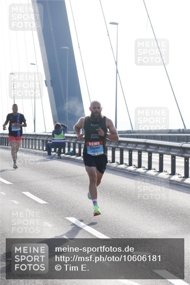 03.10.2026 - Köhlbrandbrückenlauf Tim E. http://msf.ph/oto/10606181 03.10.2026 09:15:58 Position 1 2100 meine-sportfotos.de