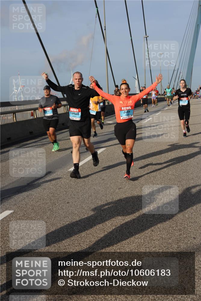 03.10.2026 - Köhlbrandbrückenlauf Strokosch-Dieckow http://msf.ph/oto/10606183 03.10.2026 09:44:35 Position 2 2601, 2602 meine-sportfotos.de