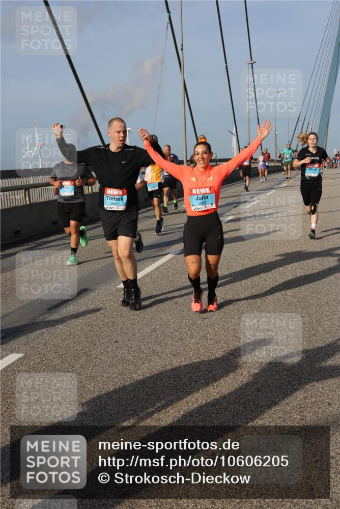 03.10.2026 - Köhlbrandbrückenlauf Strokosch-Dieckow http://msf.ph/oto/10606205 03.10.2026 09:44:35 Position 2 2601, 2602 meine-sportfotos.de