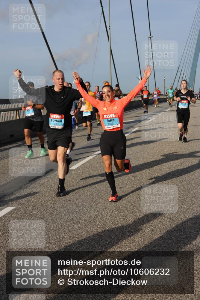 03.10.2026 - Köhlbrandbrückenlauf Strokosch-Dieckow http://msf.ph/oto/10606232 03.10.2026 09:44:35 Position 2 2601, 2602 meine-sportfotos.de