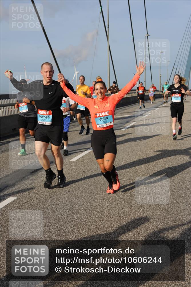 03.10.2026 - Köhlbrandbrückenlauf Strokosch-Dieckow http://msf.ph/oto/10606244 03.10.2026 09:44:35 Position 2 2601, 2602 meine-sportfotos.de