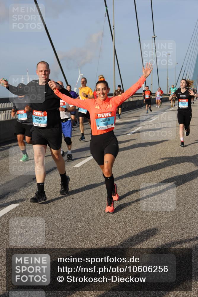 03.10.2026 - Köhlbrandbrückenlauf Strokosch-Dieckow http://msf.ph/oto/10606256 03.10.2026 09:44:35 Position 2 2601, 2602, 1422 meine-sportfotos.de
