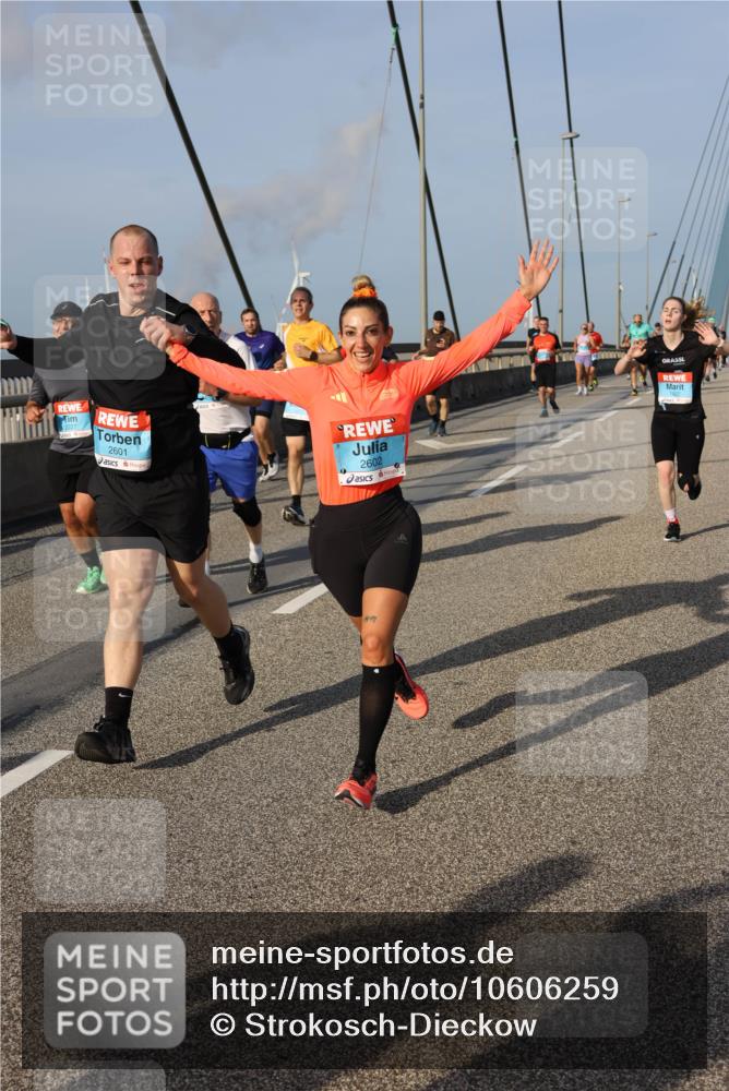 03.10.2026 - Köhlbrandbrückenlauf Strokosch-Dieckow http://msf.ph/oto/10606259 03.10.2026 09:44:35 Position 2 2601, 2602, 1422 meine-sportfotos.de