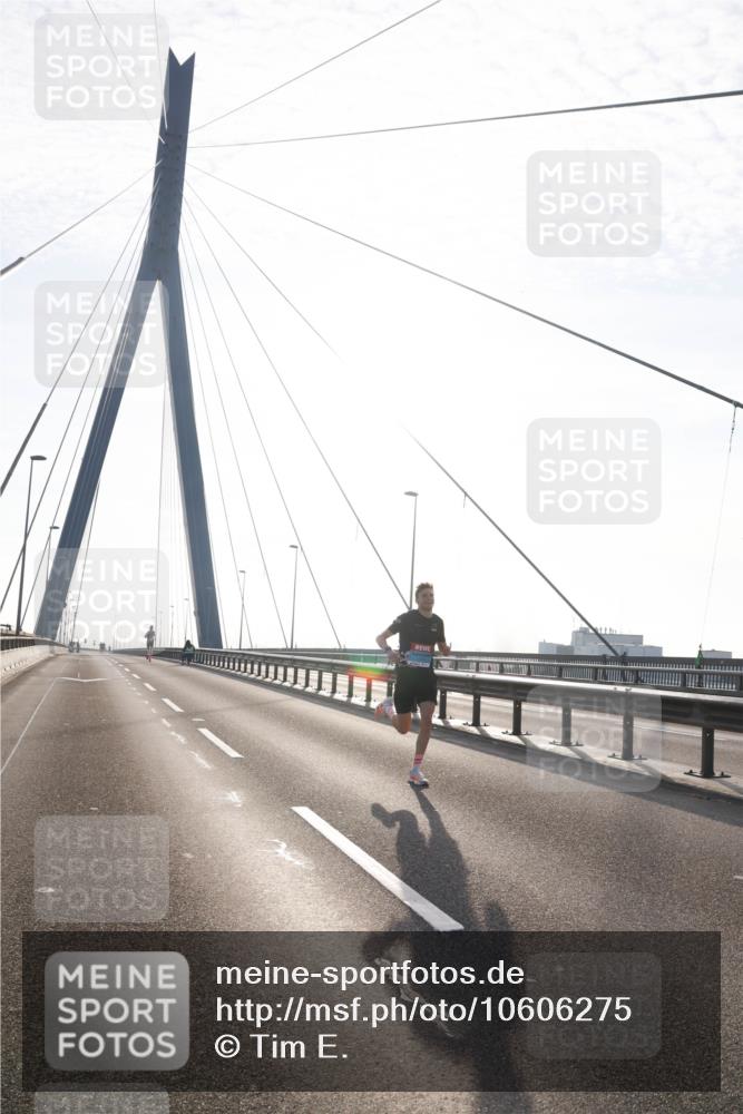 03.10.2026 - Köhlbrandbrückenlauf Tim E. http://msf.ph/oto/10606275 03.10.2026 09:16:31 Position 1  meine-sportfotos.de