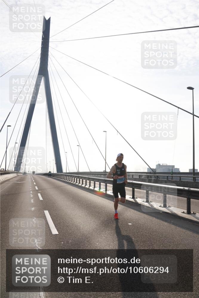 03.10.2026 - Köhlbrandbrückenlauf Tim E. http://msf.ph/oto/10606294 03.10.2026 09:16:41 Position 1  meine-sportfotos.de