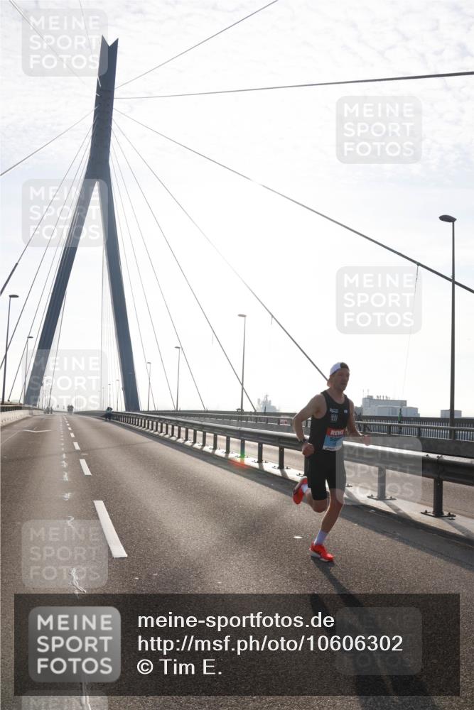 03.10.2026 - Köhlbrandbrückenlauf Tim E. http://msf.ph/oto/10606302 03.10.2026 09:16:41 Position 1  meine-sportfotos.de