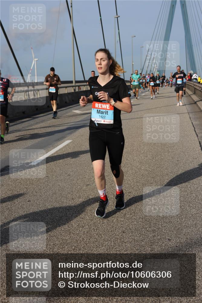 03.10.2026 - Köhlbrandbrückenlauf Strokosch-Dieckow http://msf.ph/oto/10606306 03.10.2026 09:44:37 Position 2 1422 meine-sportfotos.de
