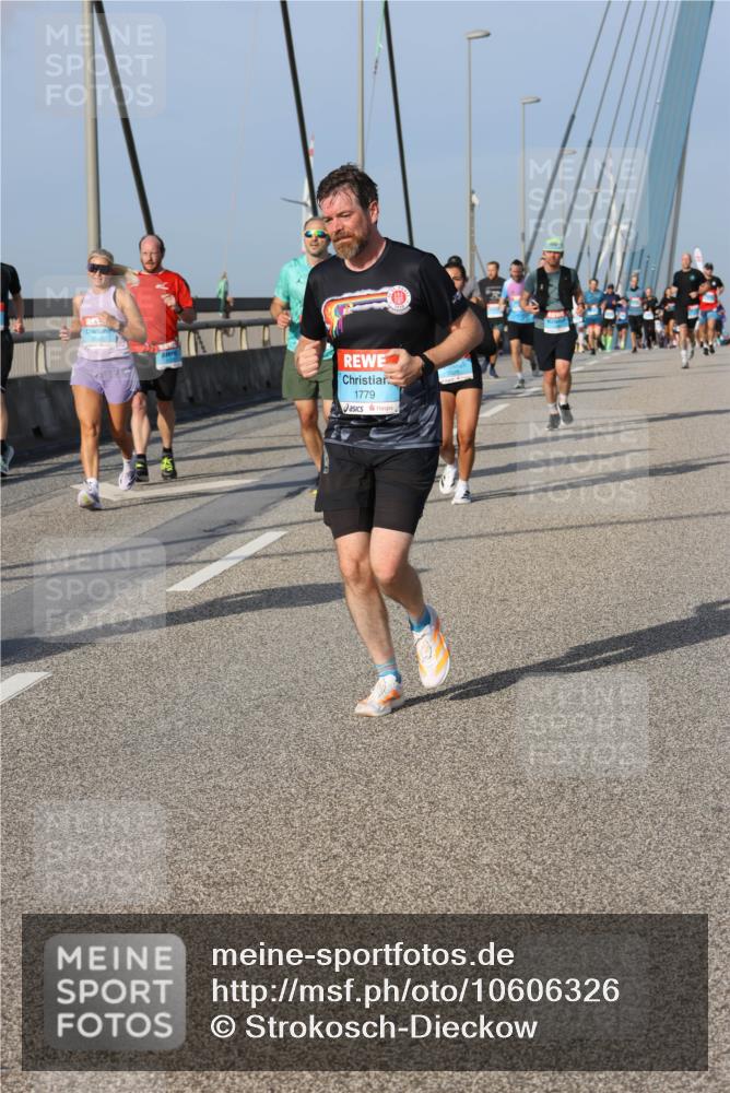 03.10.2026 - Köhlbrandbrückenlauf Strokosch-Dieckow http://msf.ph/oto/10606326 03.10.2026 09:44:41 Position 2 1779 meine-sportfotos.de
