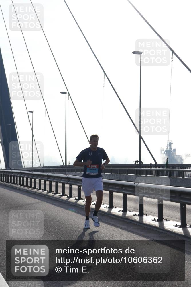 03.10.2026 - Köhlbrandbrückenlauf Tim E. http://msf.ph/oto/10606362 03.10.2026 09:17:07 Position 1 2131 meine-sportfotos.de