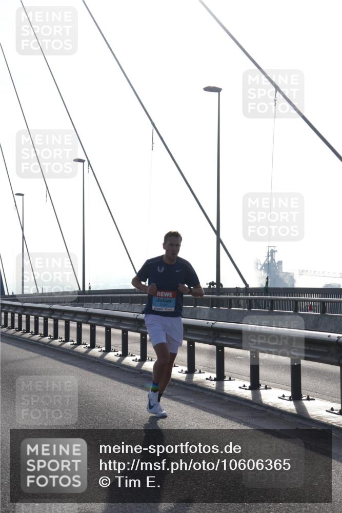 03.10.2026 - Köhlbrandbrückenlauf Tim E. http://msf.ph/oto/10606365 03.10.2026 09:17:07 Position 1 2131 meine-sportfotos.de