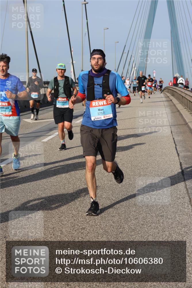 03.10.2026 - Köhlbrandbrückenlauf Strokosch-Dieckow http://msf.ph/oto/10606380 03.10.2026 09:44:45 Position 2 2094, 1549, 3757 meine-sportfotos.de