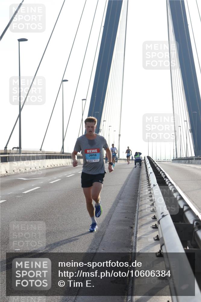 03.10.2026 - Köhlbrandbrückenlauf Tim E. http://msf.ph/oto/10606384 03.10.2026 09:17:20 Position 1 2102 meine-sportfotos.de