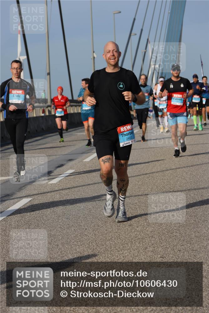 03.10.2026 - Köhlbrandbrückenlauf Strokosch-Dieckow http://msf.ph/oto/10606430 03.10.2026 09:44:51 Position 2 2374, 2452, 1981, 1901 meine-sportfotos.de