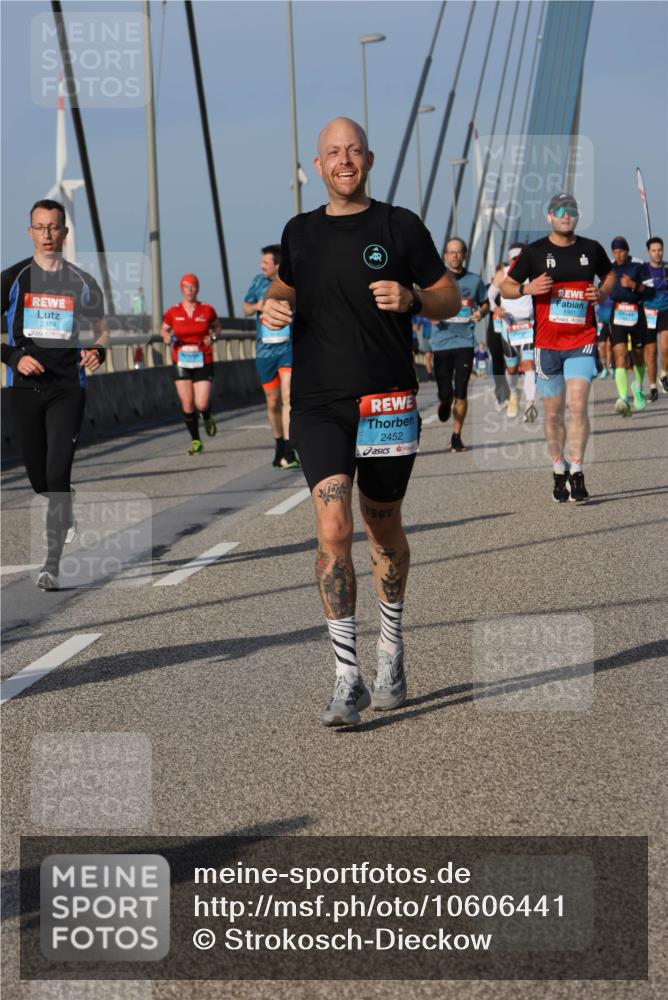 03.10.2026 - Köhlbrandbrückenlauf Strokosch-Dieckow http://msf.ph/oto/10606441 03.10.2026 09:44:51 Position 2 2374, 1901, 2452, 1987, 271 meine-sportfotos.de