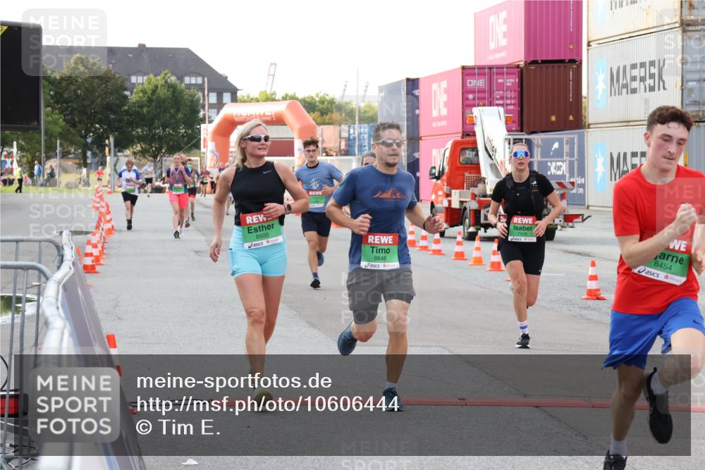 03.10.2026 - Köhlbrandbrückenlauf Tim E. http://msf.ph/oto/10606444 03.10.2026 16:13:25 Ziel 7528, 7885, 8351, 8454, 8500, 8540, 8648, 9326, 9779, 9795 meine-sportfotos.de