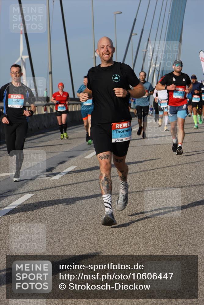 03.10.2026 - Köhlbrandbrückenlauf Strokosch-Dieckow http://msf.ph/oto/10606447 03.10.2026 09:44:51 Position 2 2374, 2452, 1987, 1901 meine-sportfotos.de