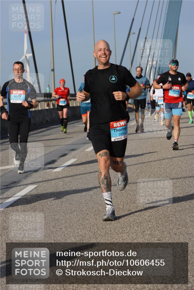 03.10.2026 - Köhlbrandbrückenlauf Strokosch-Dieckow http://msf.ph/oto/10606455 03.10.2026 09:44:52 Position 2 2374, 2452, 1987, 1901 meine-sportfotos.de