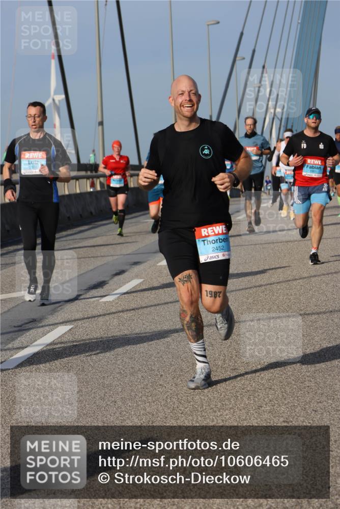 03.10.2026 - Köhlbrandbrückenlauf Strokosch-Dieckow http://msf.ph/oto/10606465 03.10.2026 09:44:52 Position 2 2374, 2452, 1987, 1901 meine-sportfotos.de