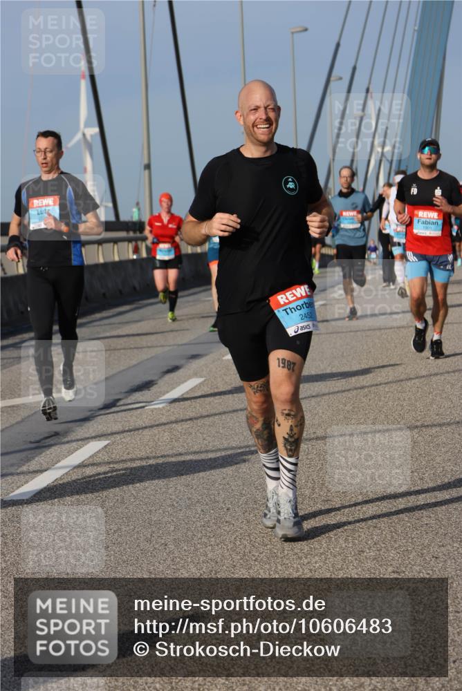 03.10.2026 - Köhlbrandbrückenlauf Strokosch-Dieckow http://msf.ph/oto/10606483 03.10.2026 09:44:52 Position 2 2452, 1987, 1901 meine-sportfotos.de