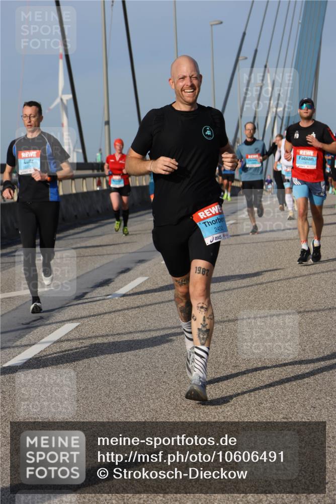 03.10.2026 - Köhlbrandbrückenlauf Strokosch-Dieckow http://msf.ph/oto/10606491 03.10.2026 09:44:52 Position 2 2452, 1987 meine-sportfotos.de