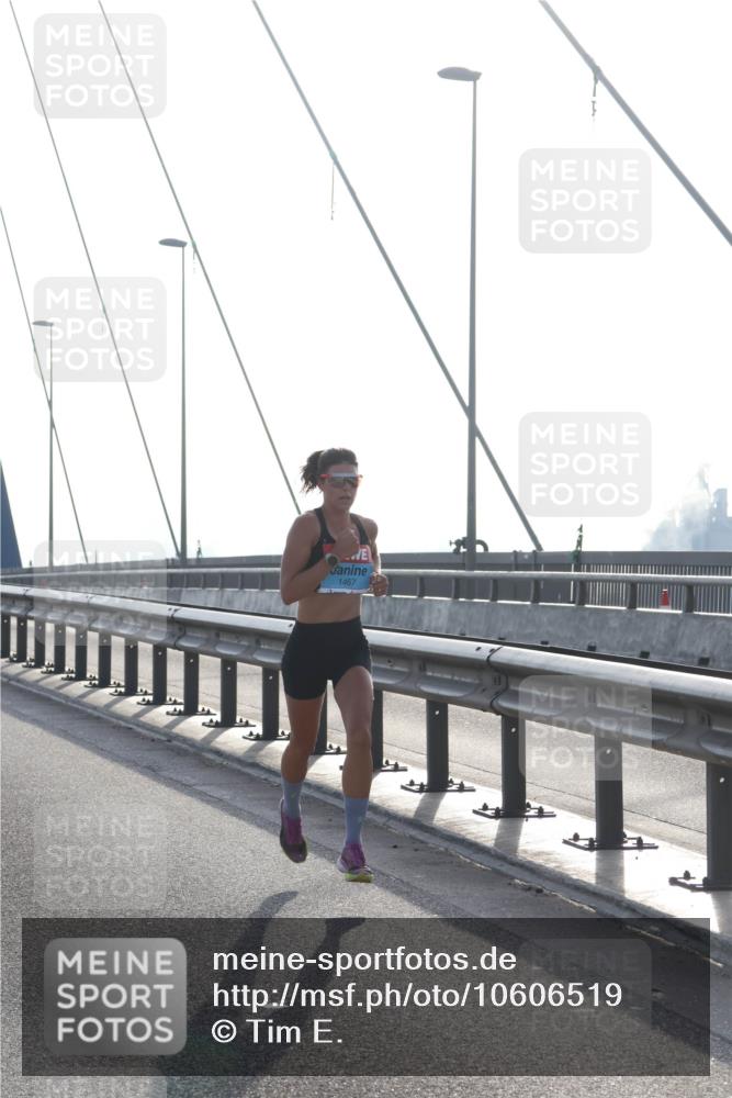 03.10.2026 - Köhlbrandbrückenlauf Tim E. http://msf.ph/oto/10606519 03.10.2026 09:17:55 Position 1 1467 meine-sportfotos.de