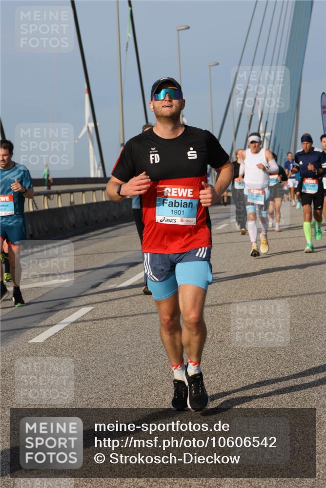 03.10.2026 - Köhlbrandbrückenlauf Strokosch-Dieckow http://msf.ph/oto/10606542 03.10.2026 09:44:56 Position 2 818, 40, 1901, 2 meine-sportfotos.de