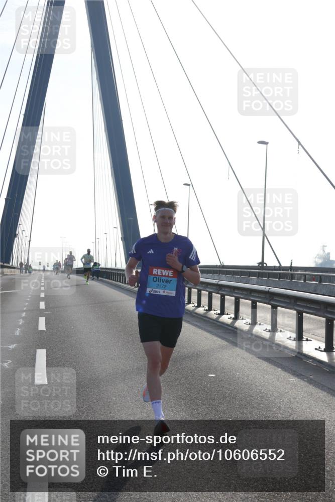 03.10.2026 - Köhlbrandbrückenlauf Tim E. http://msf.ph/oto/10606552 03.10.2026 09:18:03 Position 1 2172 meine-sportfotos.de