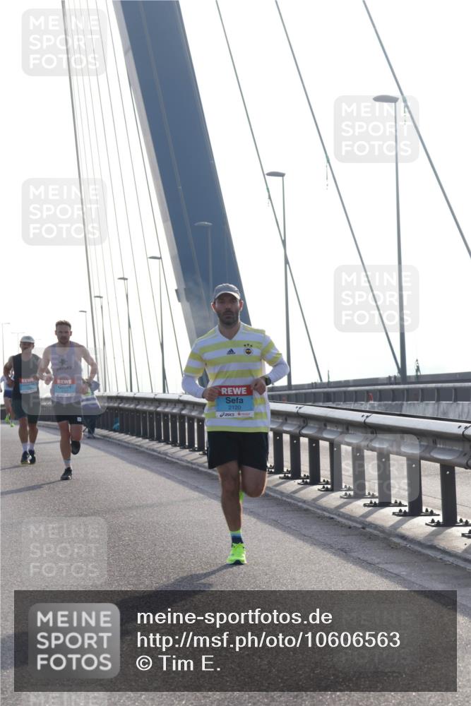 03.10.2026 - Köhlbrandbrückenlauf Tim E. http://msf.ph/oto/10606563 03.10.2026 09:18:09 Position 1 2120 meine-sportfotos.de