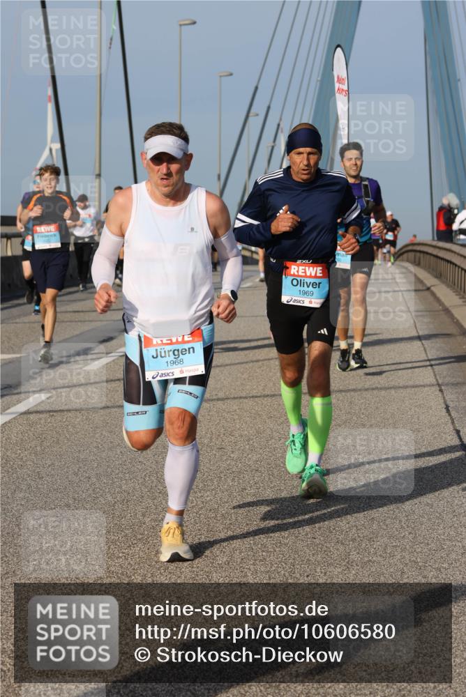 03.10.2026 - Köhlbrandbrückenlauf Strokosch-Dieckow http://msf.ph/oto/10606580 03.10.2026 09:45:00 Position 2 1968, 1969 meine-sportfotos.de