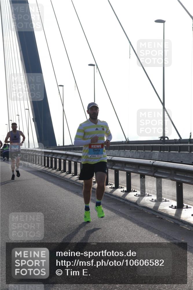 03.10.2026 - Köhlbrandbrückenlauf Tim E. http://msf.ph/oto/10606582 03.10.2026 09:18:11 Position 1 2120 meine-sportfotos.de