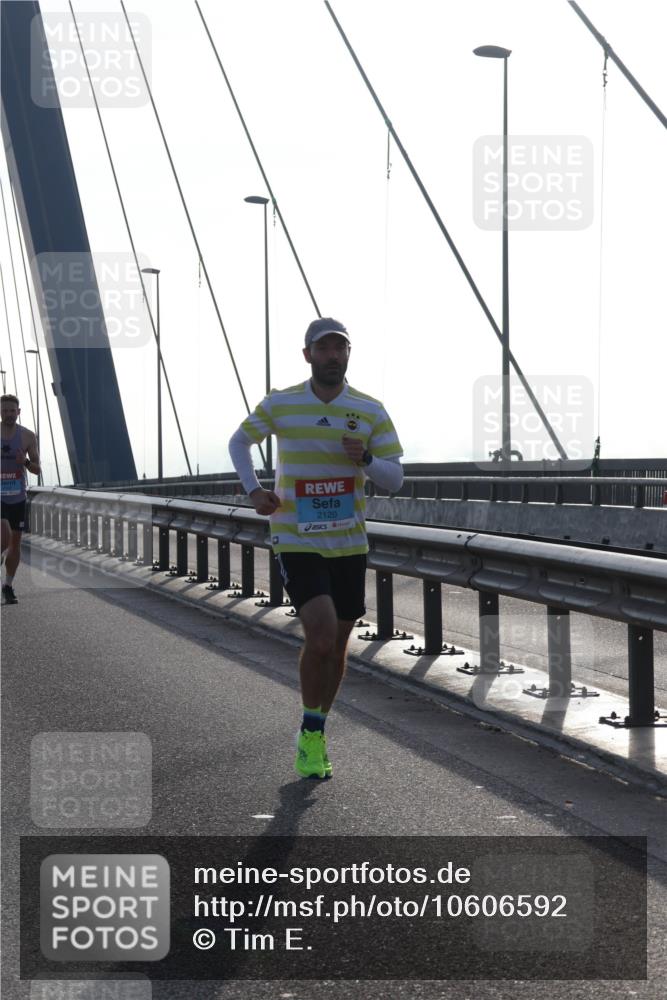 03.10.2026 - Köhlbrandbrückenlauf Tim E. http://msf.ph/oto/10606592 03.10.2026 09:18:11 Position 1 2120 meine-sportfotos.de