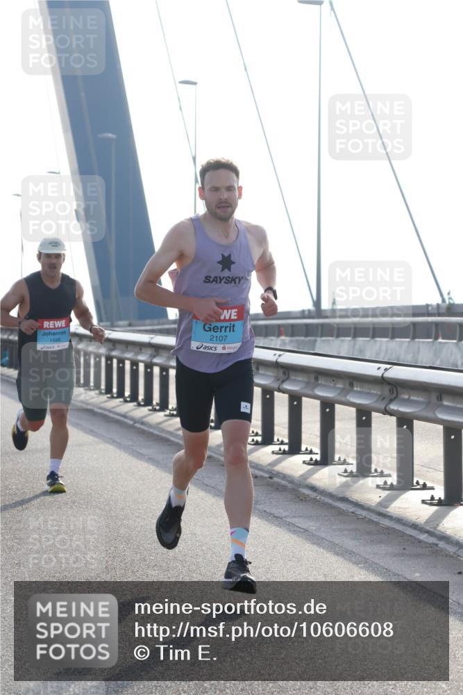 03.10.2026 - Köhlbrandbrückenlauf Tim E. http://msf.ph/oto/10606608 03.10.2026 09:18:14 Position 1 1599, 2107 meine-sportfotos.de