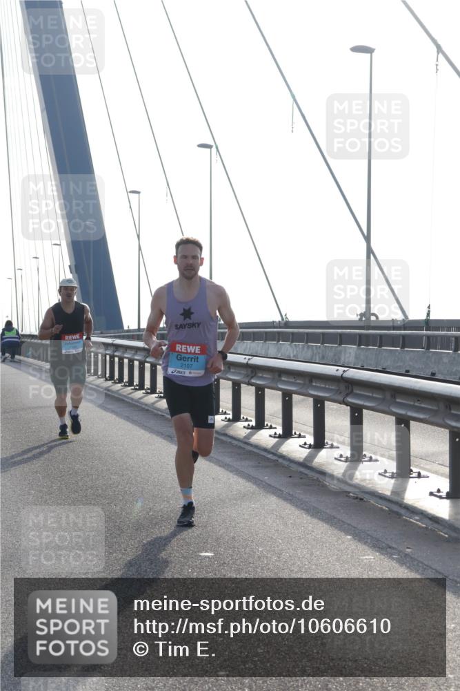 03.10.2026 - Köhlbrandbrückenlauf Tim E. http://msf.ph/oto/10606610 03.10.2026 09:18:14 Position 1 2107 meine-sportfotos.de