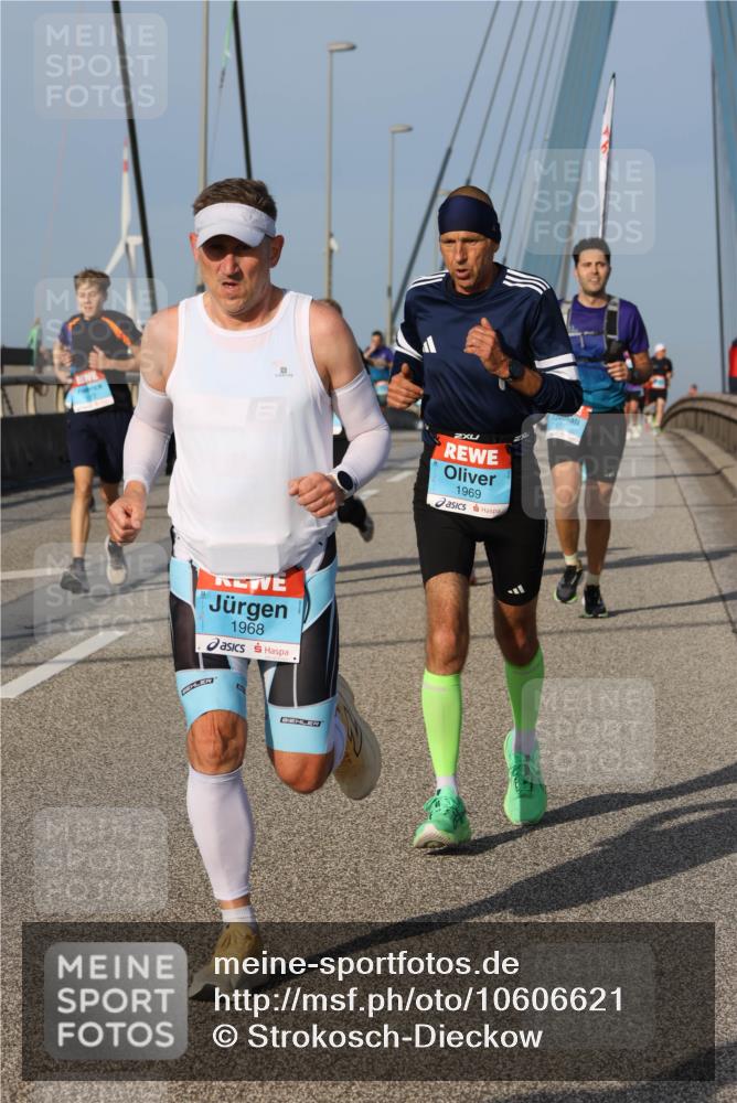 03.10.2026 - Köhlbrandbrückenlauf Strokosch-Dieckow http://msf.ph/oto/10606621 03.10.2026 09:45:00 Position 2 1968, 1969 meine-sportfotos.de