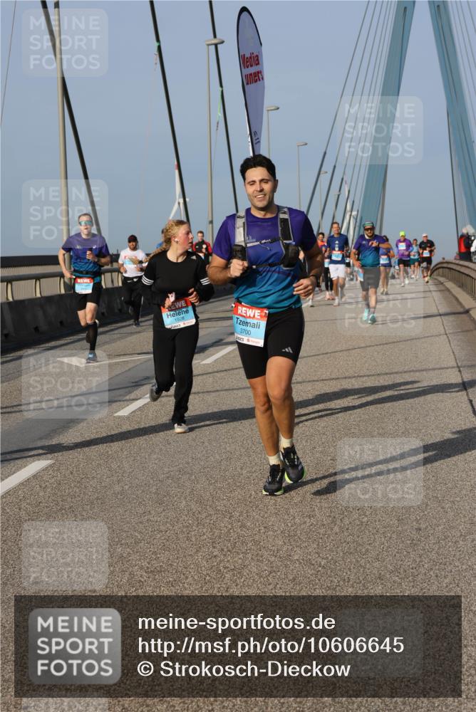 03.10.2026 - Köhlbrandbrückenlauf Strokosch-Dieckow http://msf.ph/oto/10606645 03.10.2026 09:45:03 Position 2 1928, 3700 meine-sportfotos.de