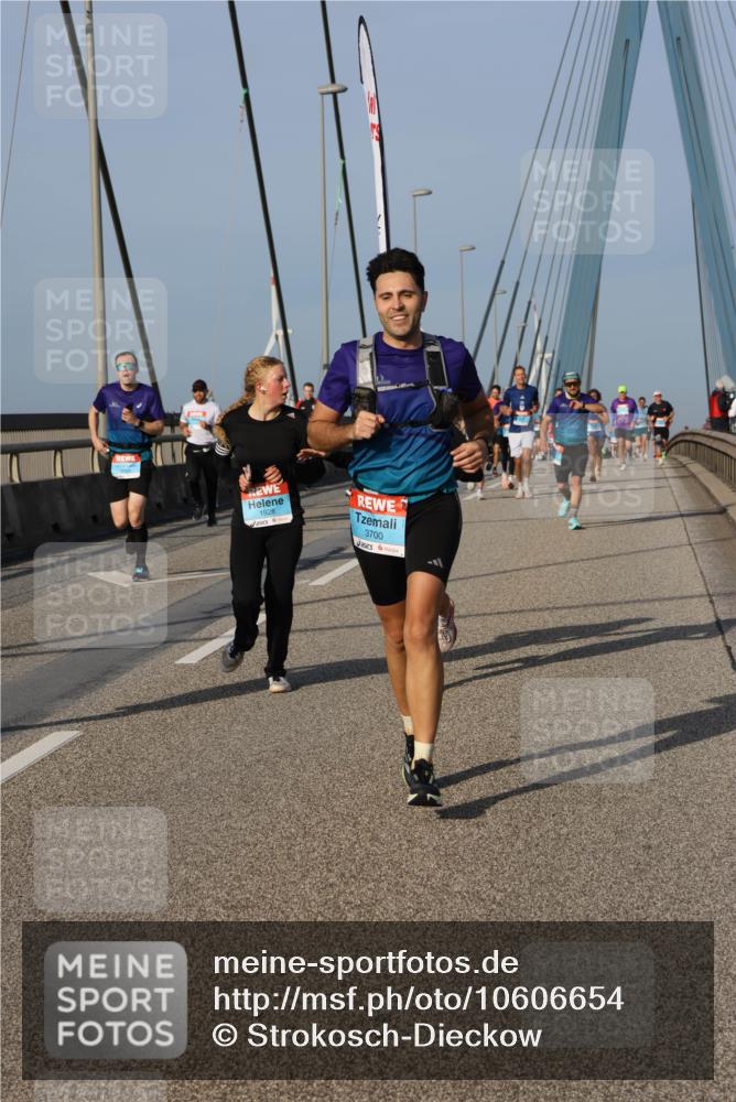 03.10.2026 - Köhlbrandbrückenlauf Strokosch-Dieckow http://msf.ph/oto/10606654 03.10.2026 09:45:03 Position 2 1928, 3700 meine-sportfotos.de