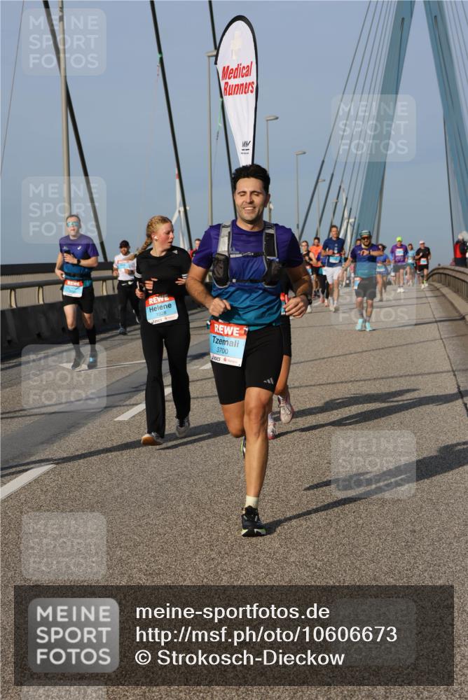 03.10.2026 - Köhlbrandbrückenlauf Strokosch-Dieckow http://msf.ph/oto/10606673 03.10.2026 09:45:03 Position 2 1928, 3700 meine-sportfotos.de