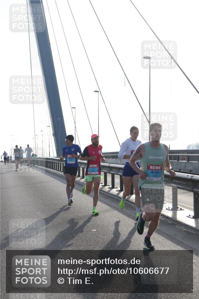 03.10.2026 - Köhlbrandbrückenlauf Tim E. http://msf.ph/oto/10606677 03.10.2026 09:18:25 Position 1 2109 meine-sportfotos.de